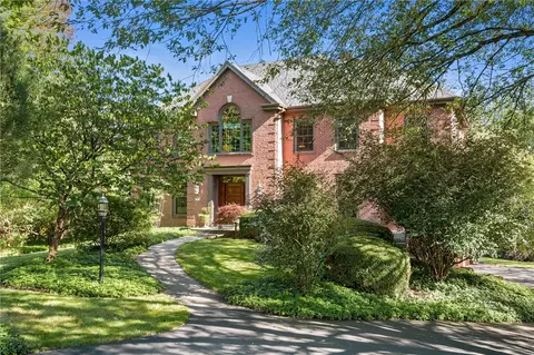 108 Richmond Dr, Pittsburgh, PA 15215