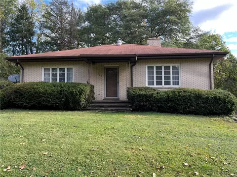 305 Humphrey Rd, Greensburg, PA 15601