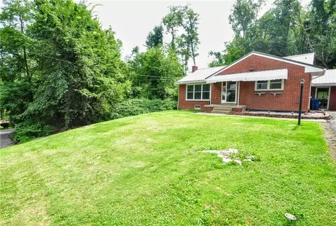665 Crescent Blvd, Crescent, PA 15046