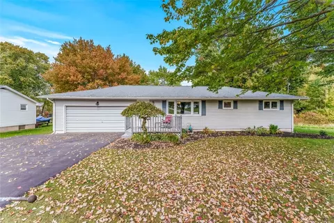 3825 Morefield Rd, Hermitage, PA 16148