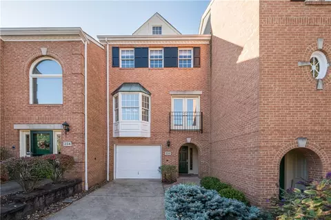 220 Merion Dr, Pittsburgh, PA 15228