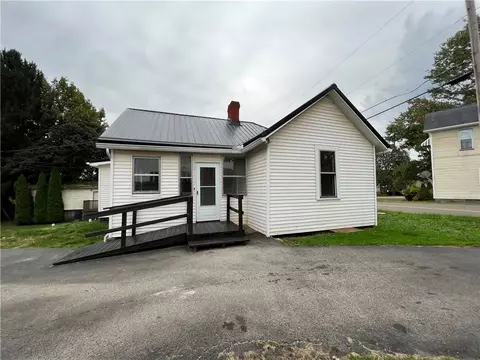 1662 Mercer Rd, Ellwood City, PA 16117