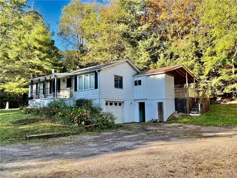 532 Center Church Rd, Garrett, PA 15542