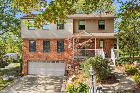 1068 Fox Terrier Dr, Bethel Park, PA 15102