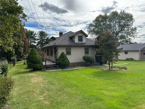 1250 Suzanne St, Freedom, PA 15042