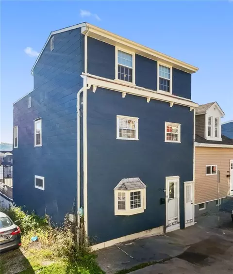 2043 Straubs Ln, Pittsburgh, PA 15212