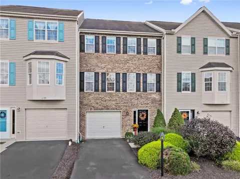 1061 Royal Dr, Canonsburg, PA 15317