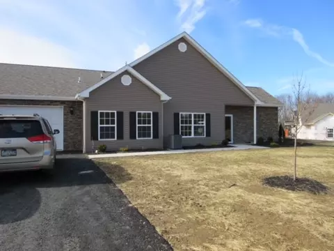 164 Clearwater Dr, Ellwood City, PA 16117