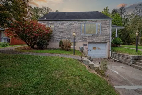 2960 Sebolt Rd, South Park, PA 15129