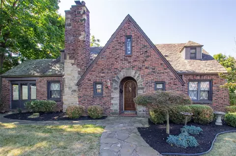 100 Greenboro Ln, Pittsburgh, PA 15220