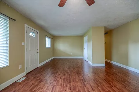106 Longview Dr, Irwin, PA 15642 photo 3