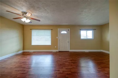 106 Longview Dr, Irwin, PA 15642 photo 4