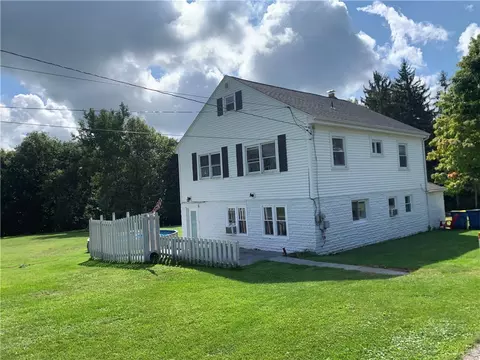 1026 Basilone Dr, New Castle, PA 16101