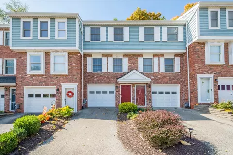 507 Timberidge Dr, Bethel Park, PA 15102
