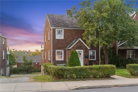 2103 Pioneer Ave, Pittsburgh, PA 15226