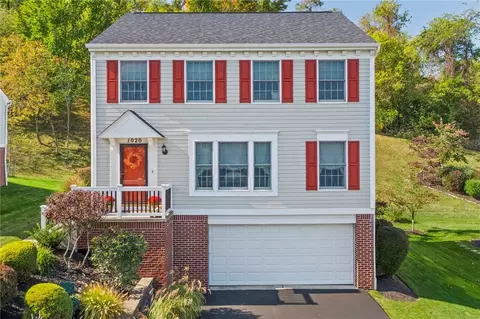 1020 Woodridge Dr, Canonsburg, PA 15317