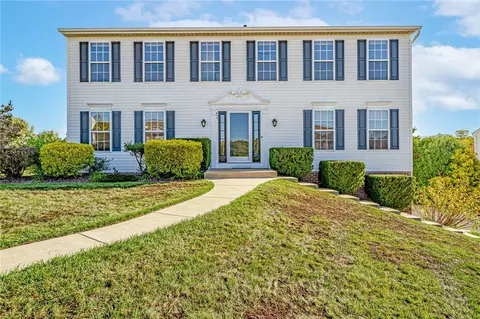 8811 Hilltop Rd, Irwin, PA 15642