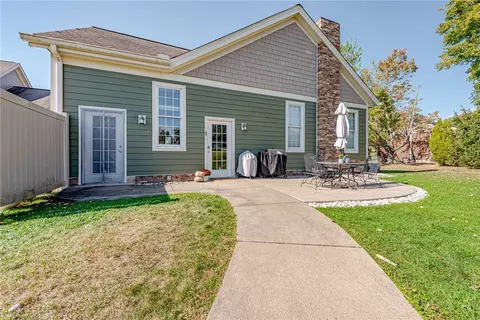 325 Thomas School Rd #1, Greensburg, PA 15601