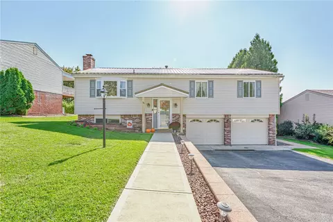 30 Koomatuck Dr, Pittsburgh, PA 15239