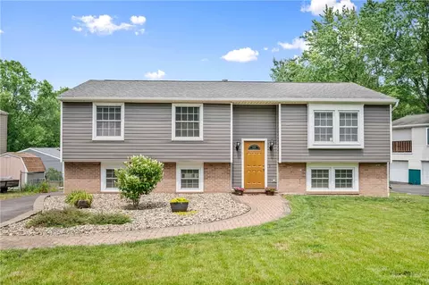 107 Squirrel Hollow Rd, Gibsonia, PA 15044