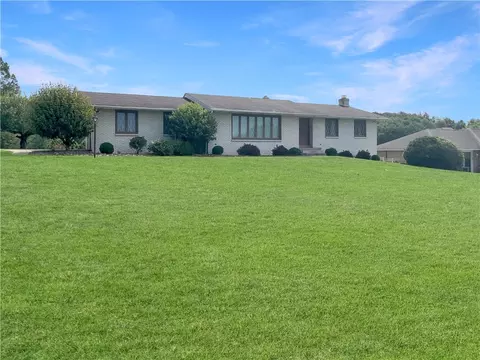 5008 Equity Dr, Washington, PA 15301