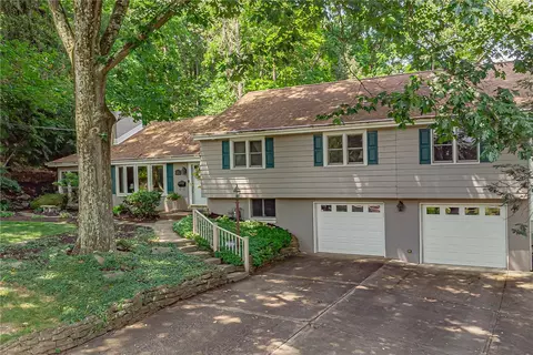 121 Hawksworth Rd, Greensburg, PA 15601