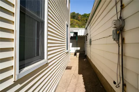 1830 Cecil St, Pittsburgh, PA 15215 photo 3