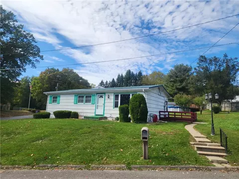 725 E Hillcrest Ave, New Castle, PA 16105