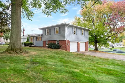 401 S Green Ln, Zelienople, PA 16063