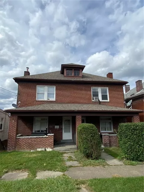 805-807 Lowry Ave, Jeannette, PA 15644