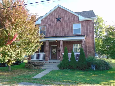 102 Memorial St, Dunbar, PA 15431