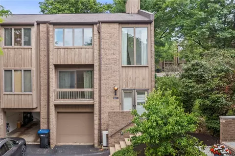 226 Pine Ct, Pittsburgh, PA 15237