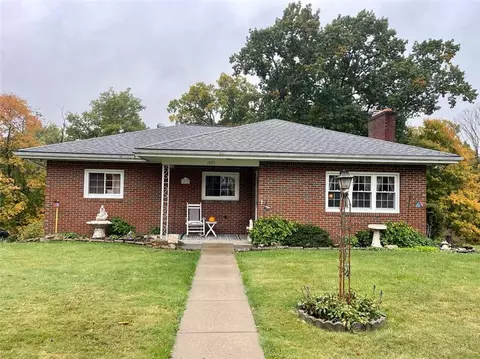 1071 Overlook Dr, Washington, PA 15301