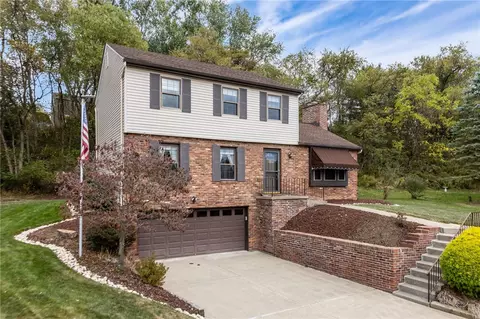 222 Lakeside Dr, Mckees Rocks, PA 15136