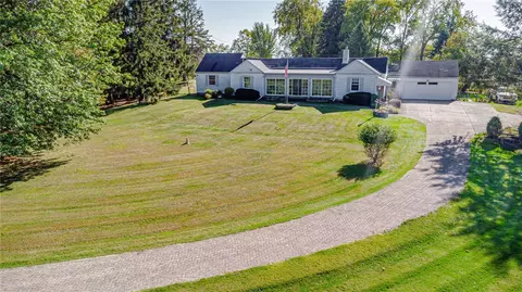 7 Drumlin Ln, Mckeesport, PA 15135