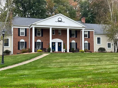 182 Windsor Rdg #54, New Castle, PA 16105