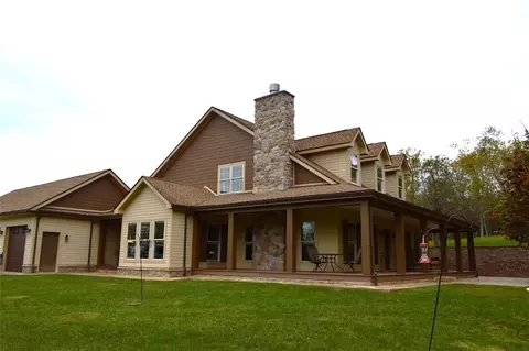 210 Bells Lake Rd, Prosperity, PA 15329