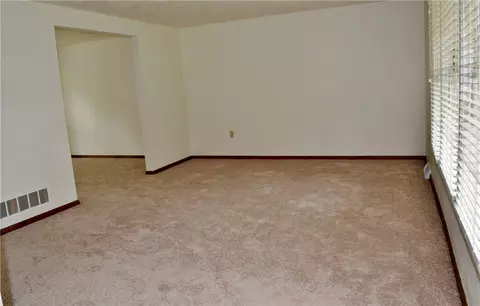 5913 Graybrooke Dr, Export, PA 15632 photo 2