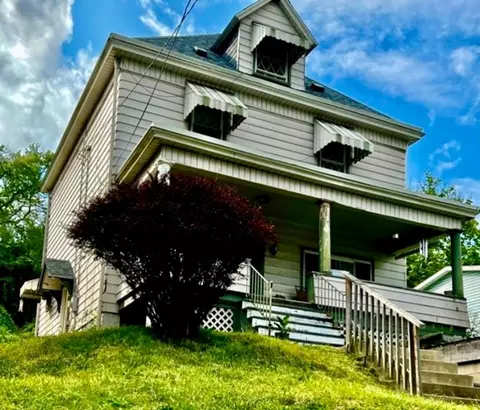 1115 Bakerstown Rd, Tarentum, PA 15084