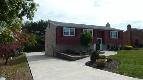 126 Chris Dr, Irwin, PA 15642 photo 2