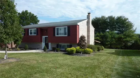 126 Chris Dr, Irwin, PA 15642 photo 3