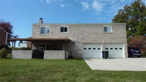 126 Chris Dr, Irwin, PA 15642 photo 4