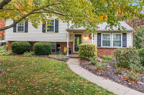 121 Oakhaven Dr, Freedom, PA 15042