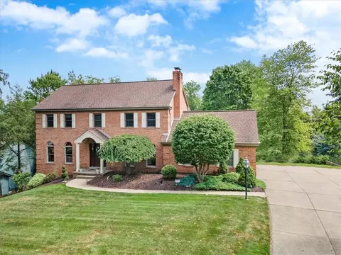 402 Valleyview Dr, Clairton, PA 15025