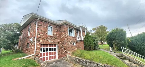 1717 2nd St, Connellsville, PA 15425