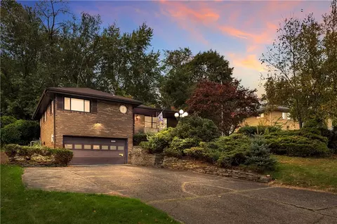 429 Colonial Dr, Monroeville, PA 15146