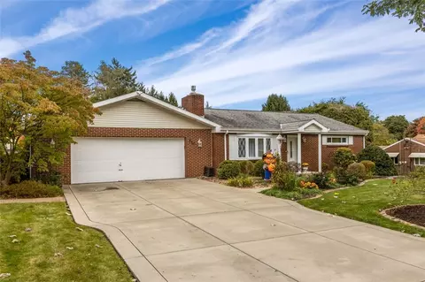 210 Homestead Dr, Valencia, PA 16059