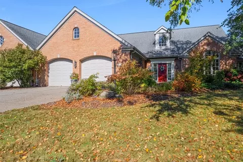 949 Red Oak Dr, Pittsburgh, PA 15238