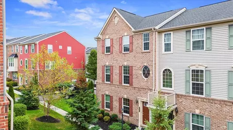 221 Thornapple Ln, Cranberry Township, PA 16066