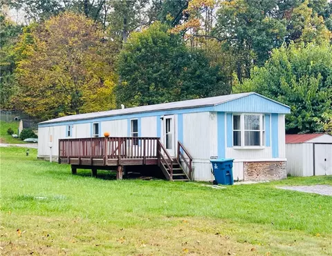 518 Gardner Stop Rd, New Castle, PA 16101